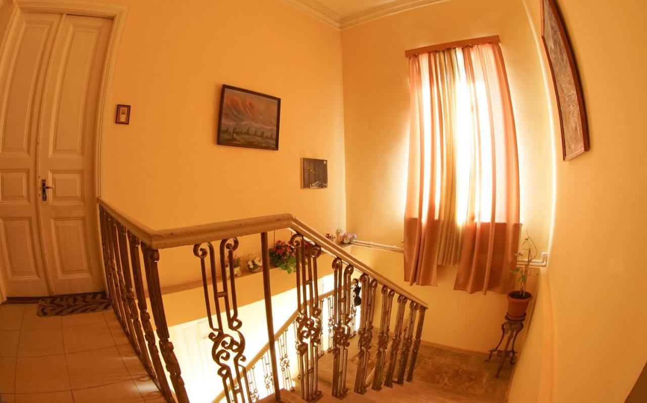 House 1899 Hotel Koetaisi Buitenkant foto