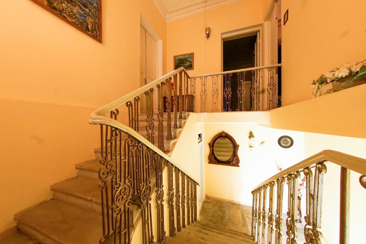 House 1899 Hotel Koetaisi Buitenkant foto
