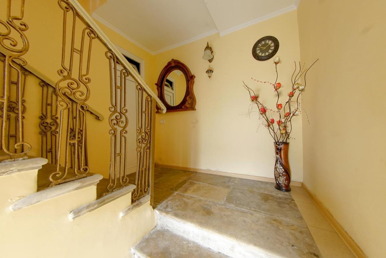 House 1899 Hotel Koetaisi Buitenkant foto