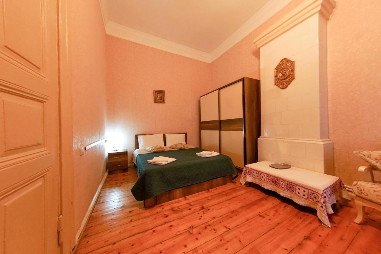 House 1899 Hotel Koetaisi Buitenkant foto